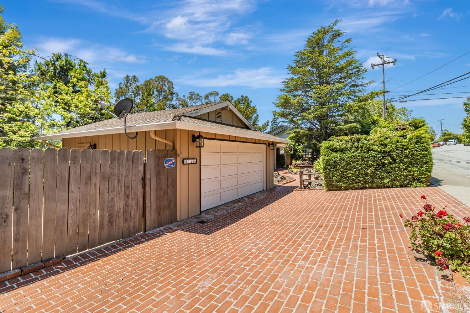 Detail Gallery Image 6 of 84 For 1426 Bel Aire Rd, San Mateo,  CA 94402 - 3 Beds | 3 Baths