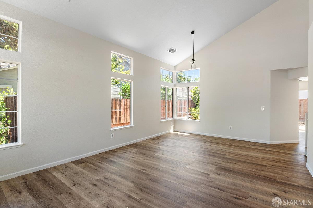 Detail Gallery Image 3 of 25 For 5124 Longdale Ct, Antioch,  CA 94531 - 3 Beds | 2/1 Baths