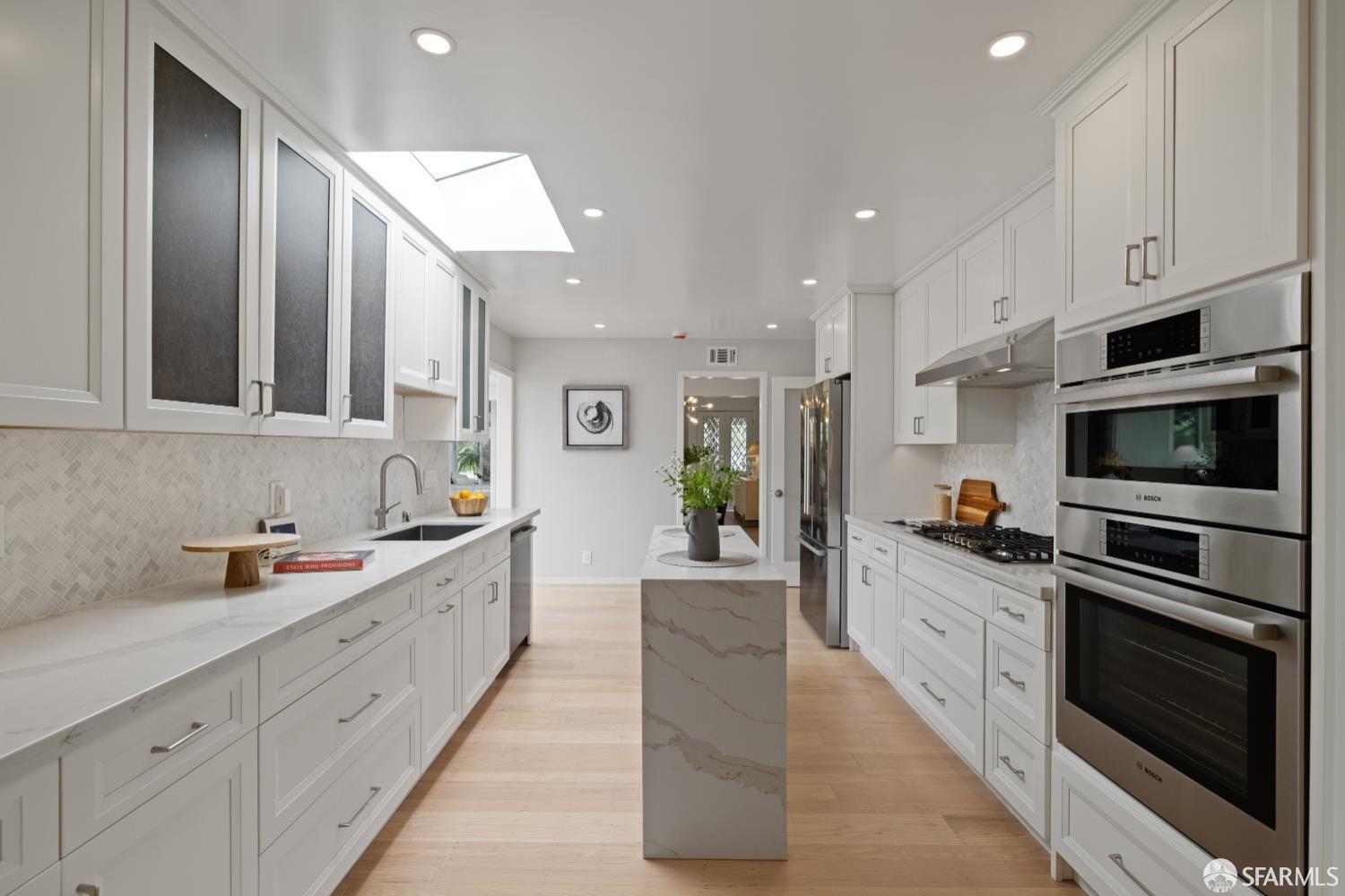 Detail Gallery Image 8 of 22 For 2955 Ocean Ave, San Francisco,  CA 94132 - 4 Beds | 3 Baths