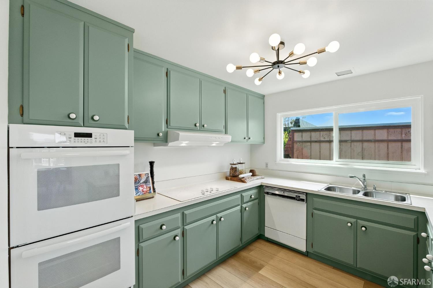 Detail Gallery Image 13 of 48 For 2 Ora Way, San Francisco,  CA 94131 - 3 Beds | 2 Baths