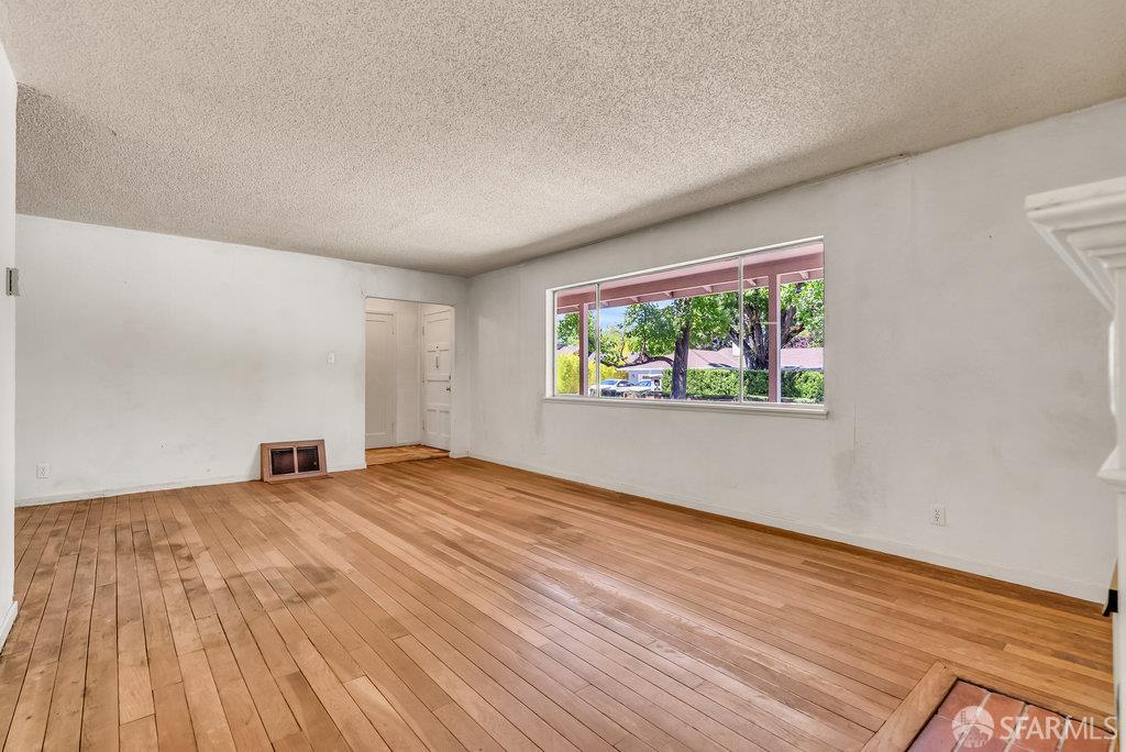 Detail Gallery Image 8 of 51 For 130 Pleasant View Dr, Pleasant Hill,  CA 94523 - 3 Beds | 1/1 Baths