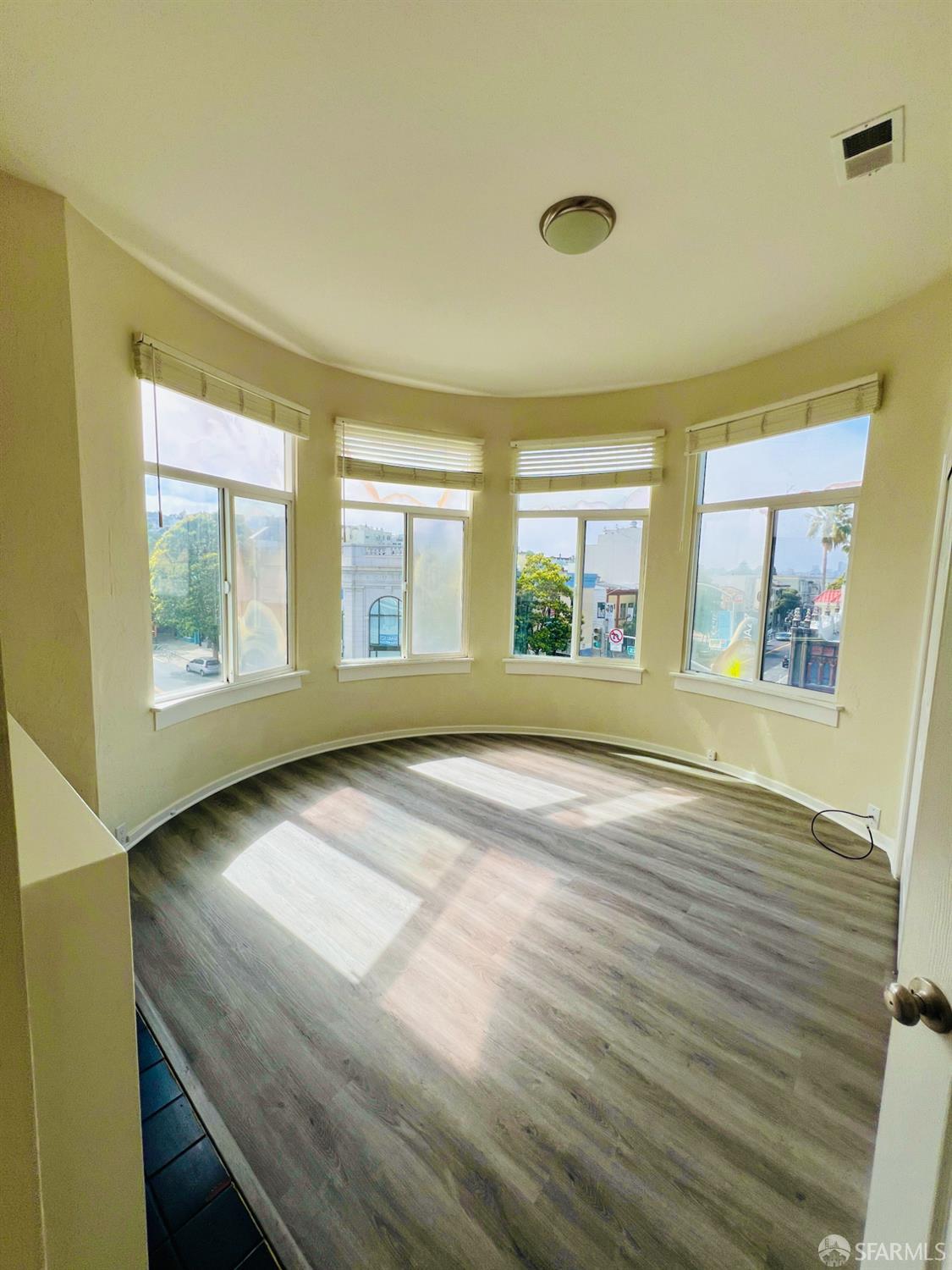Detail Gallery Image 15 of 18 For 3289 22nd St, San Francisco,  CA 94110 - 3 Beds | 2 Baths