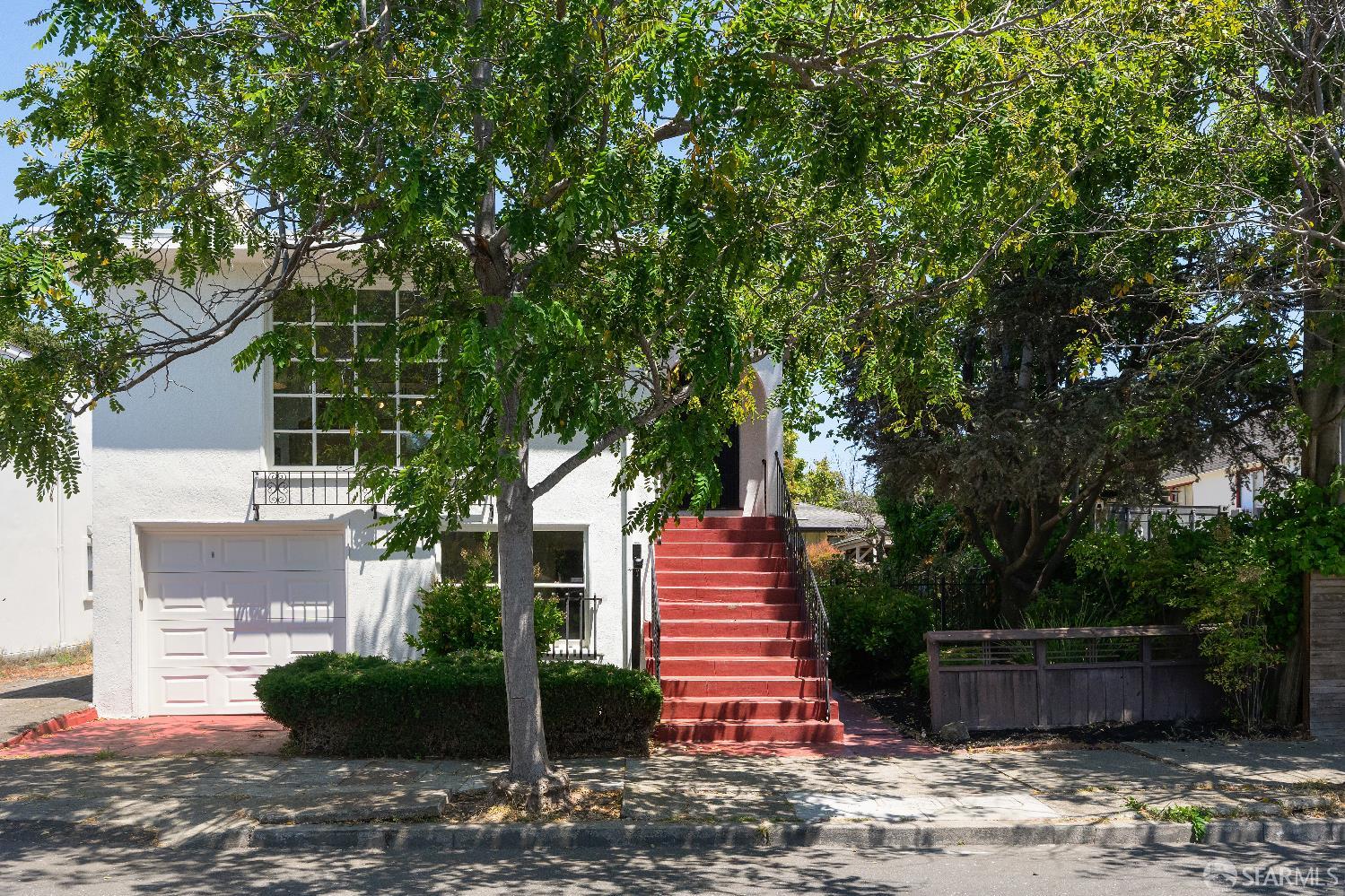 Detail Gallery Image 2 of 59 For 1475 Stannage Ave, Berkeley,  CA 94702 - 5 Beds | 2 Baths
