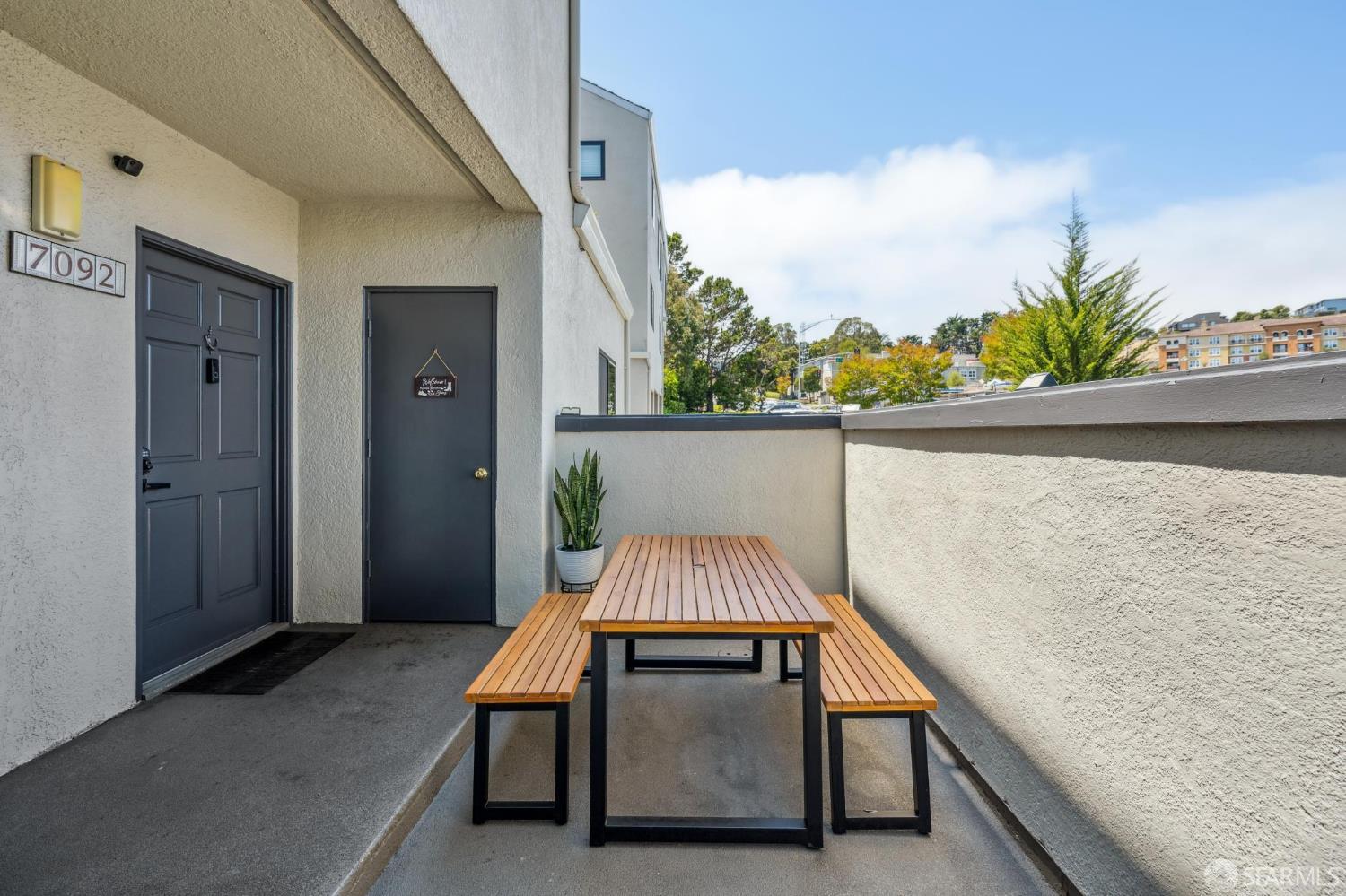 Detail Gallery Image 3 of 56 For 1 Appian Way #709-2,  South San Francisco,  CA 94080 - 3 Beds | 2 Baths