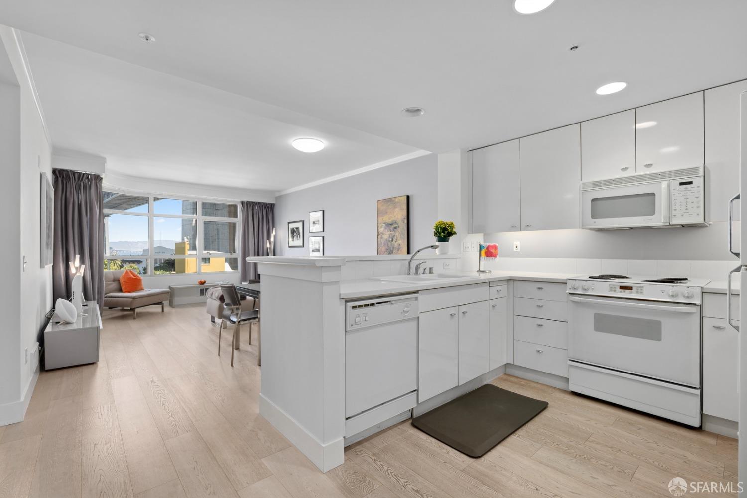 Detail Gallery Image 2 of 37 For 403 Main St 302n,  San Francisco,  CA 94105 - 1 Beds | 1 Baths