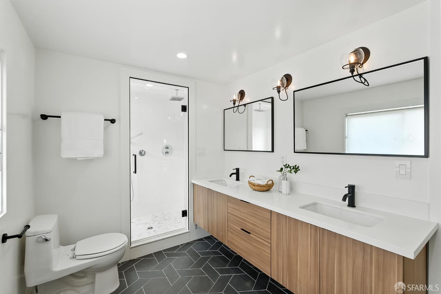 Detail Gallery Image 22 of 26 For 2152 15th St, San Francisco,  CA 94114 - 2 Beds | 2 Baths