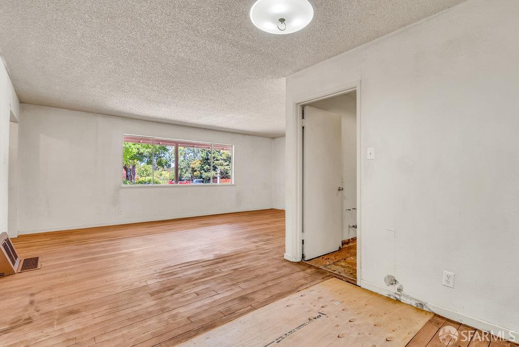 Detail Gallery Image 12 of 51 For 130 Pleasant View Dr, Pleasant Hill,  CA 94523 - 3 Beds | 1/1 Baths