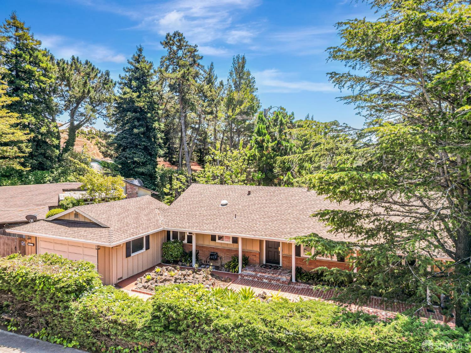 Detail Gallery Image 5 of 84 For 1426 Bel Aire Rd, San Mateo,  CA 94402 - 3 Beds | 3 Baths