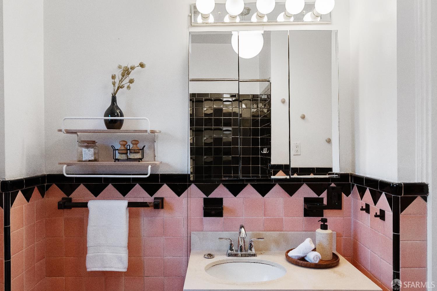 Detail Gallery Image 27 of 59 For 1475 Stannage Ave, Berkeley,  CA 94702 - 5 Beds | 2 Baths