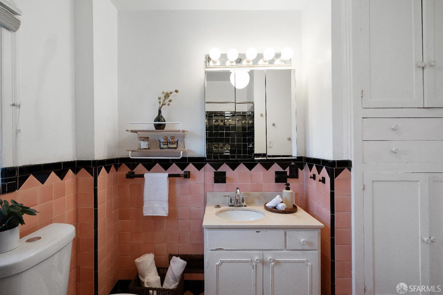 Detail Gallery Image 25 of 59 For 1475 Stannage Ave, Berkeley,  CA 94702 - 5 Beds | 2 Baths