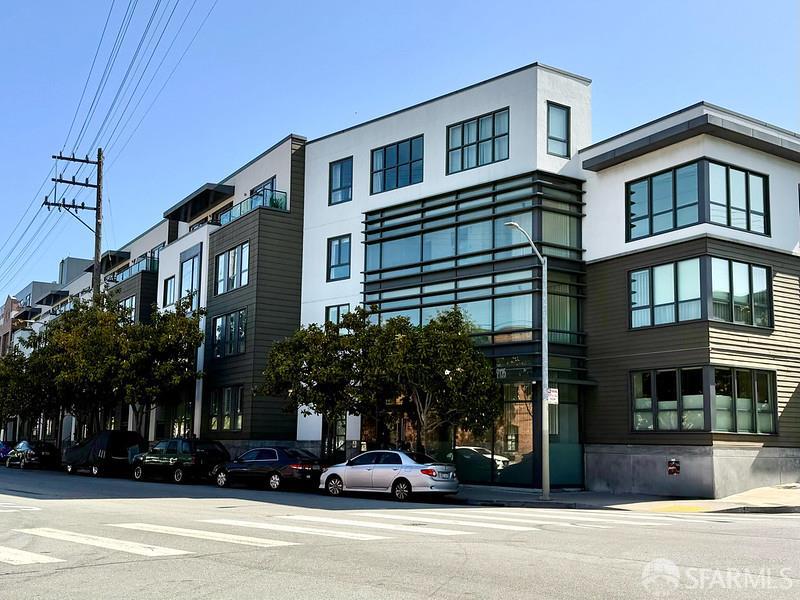 Detail Gallery Image 1 of 28 For 2125 Bryant St #403,  San Francisco,  CA 94110 - 2 Beds | 1 Baths