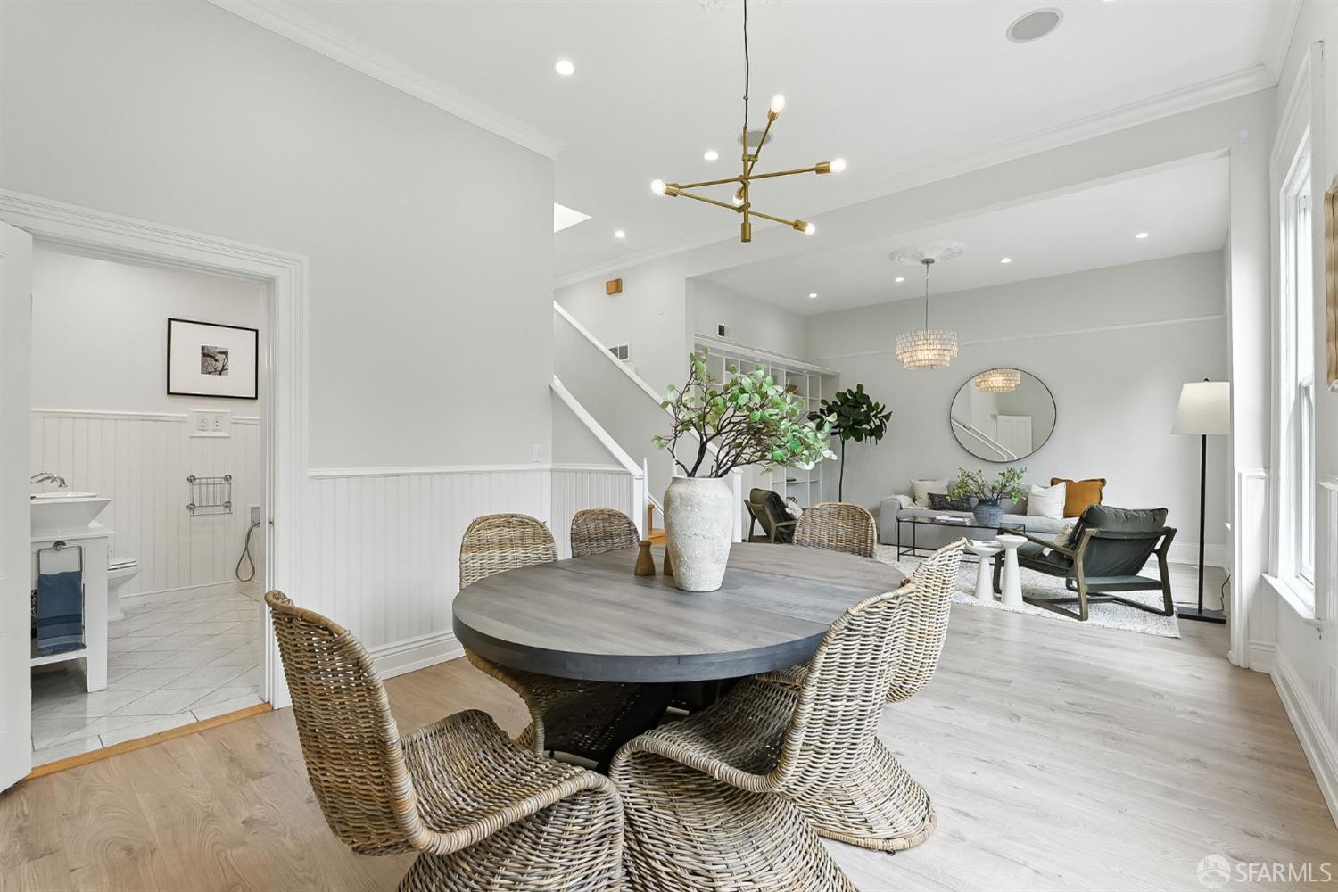 Detail Gallery Image 2 of 26 For 2152 15th St, San Francisco,  CA 94114 - 2 Beds | 2 Baths