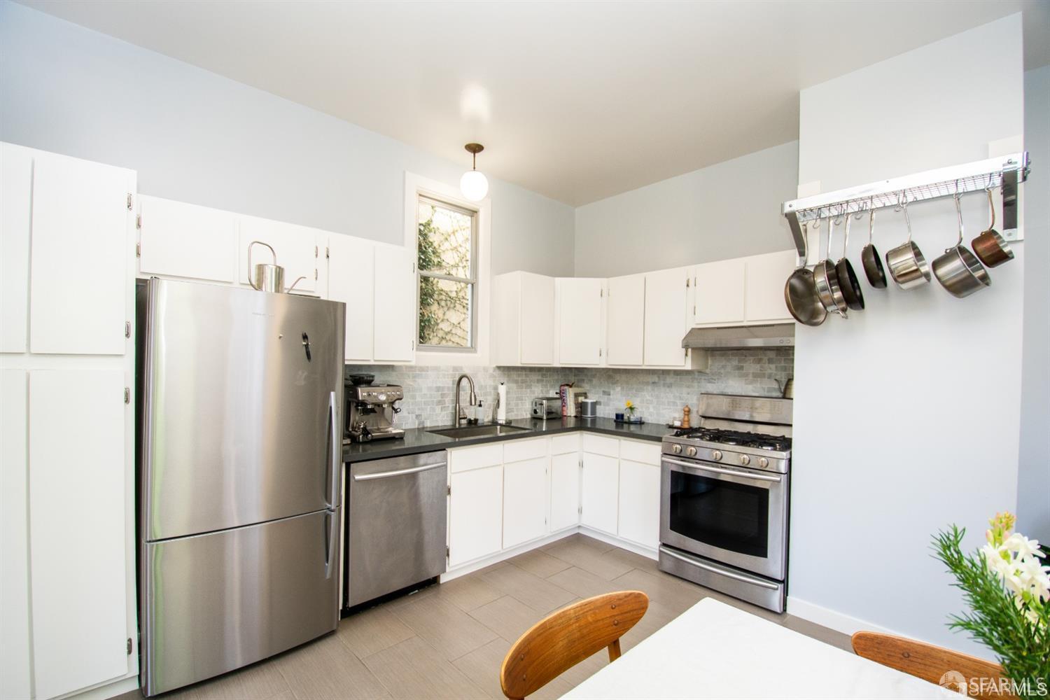 Detail Gallery Image 6 of 16 For 925 Treat Ave, San Francisco,  CA 94110 - 2 Beds | 1 Baths