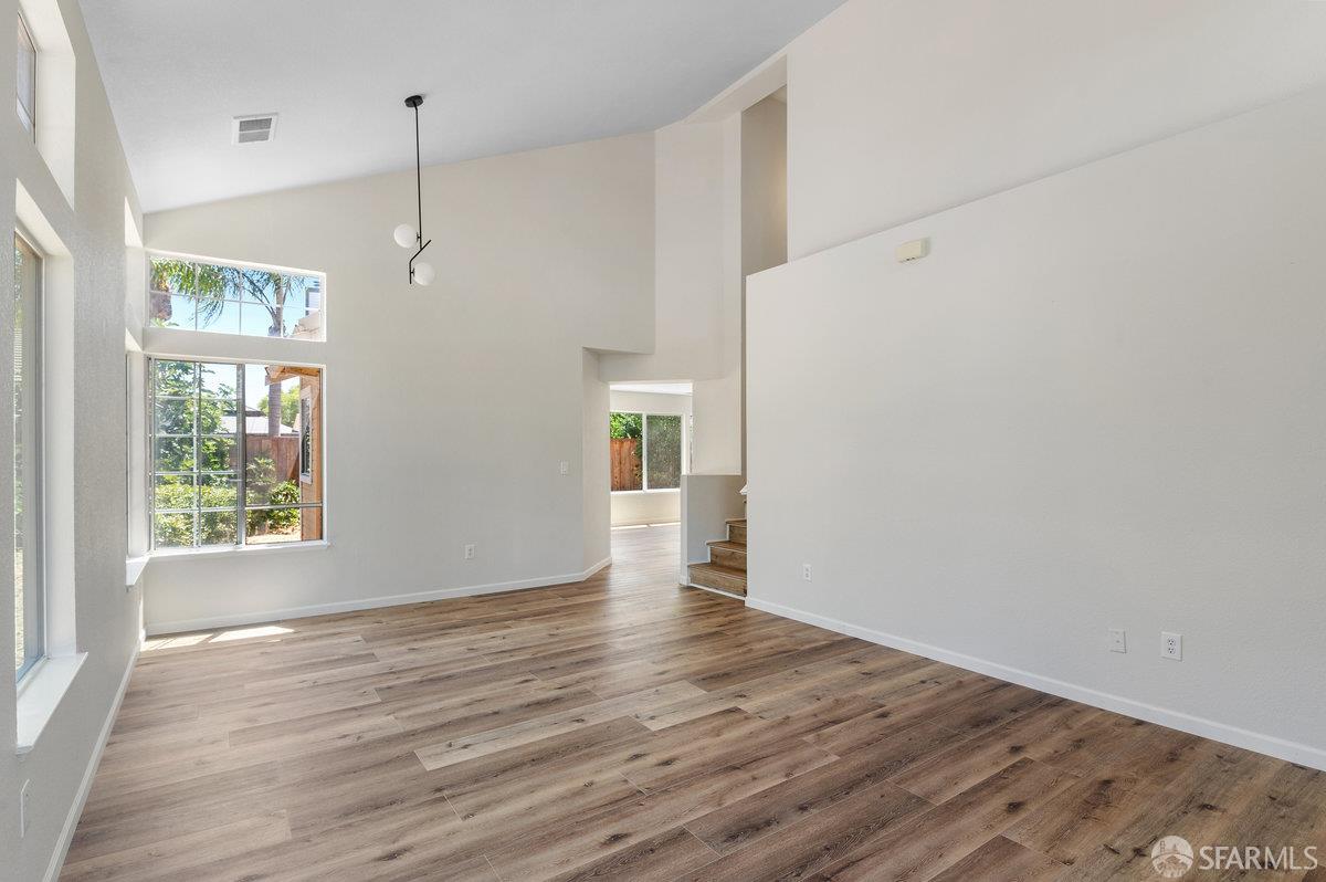 Detail Gallery Image 5 of 25 For 5124 Longdale Ct, Antioch,  CA 94531 - 3 Beds | 2/1 Baths