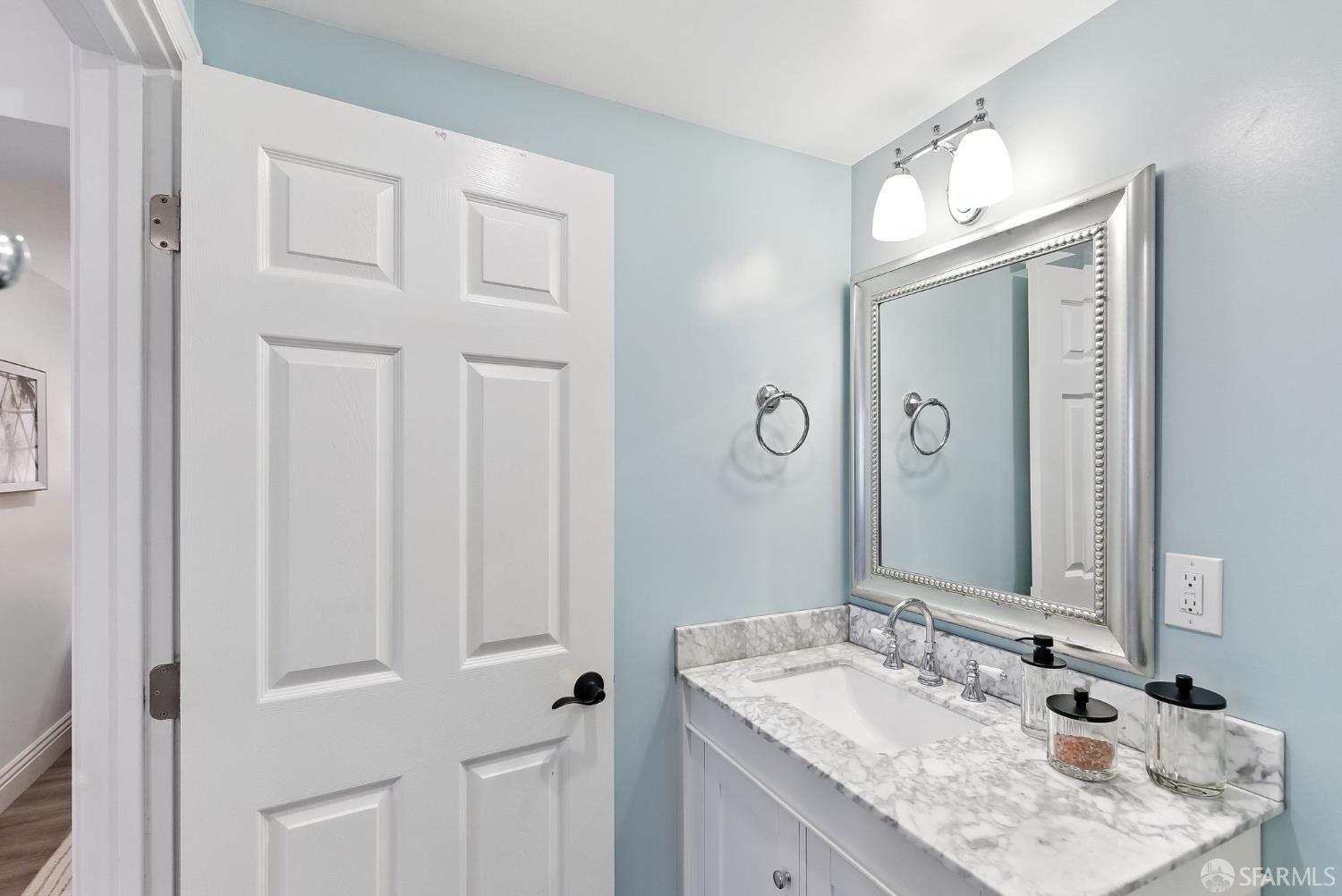 Detail Gallery Image 32 of 40 For 617 Broderick St #B,  San Francisco,  CA 94117 - 4 Beds | 4 Baths