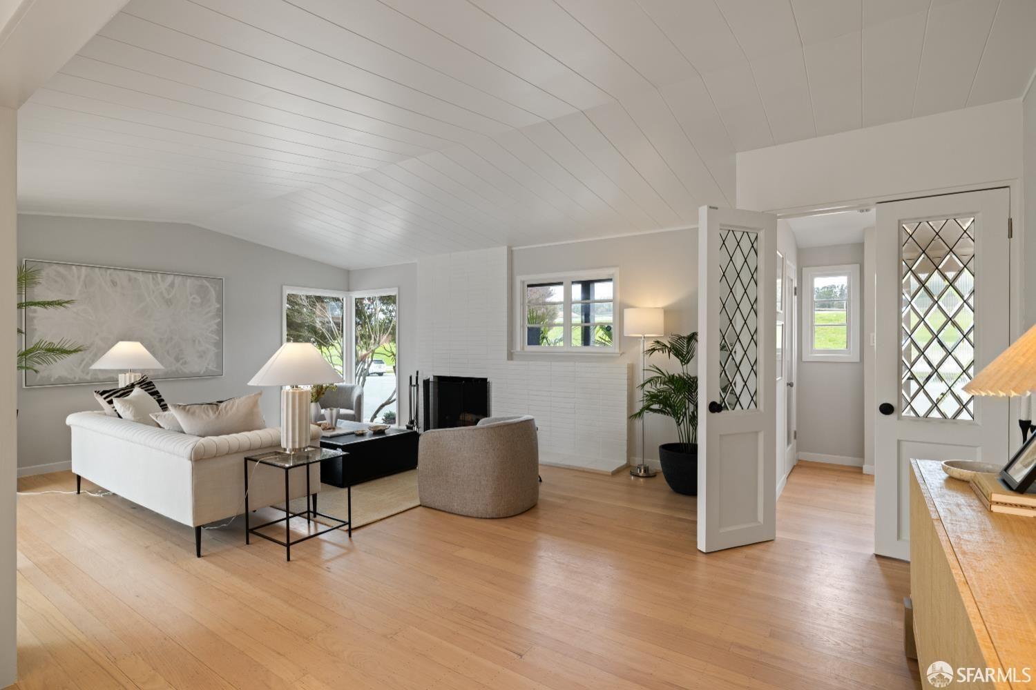 Detail Gallery Image 4 of 22 For 2955 Ocean Ave, San Francisco,  CA 94132 - 4 Beds | 3 Baths