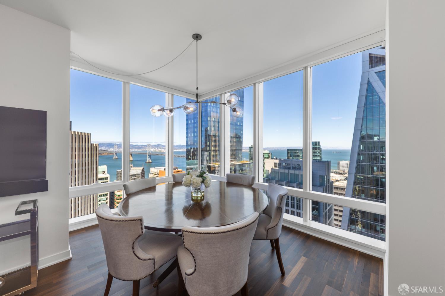 Detail Gallery Image 3 of 54 For 301 Mission St 40d,  San Francisco,  CA 94105 - 2 Beds | 3 Baths