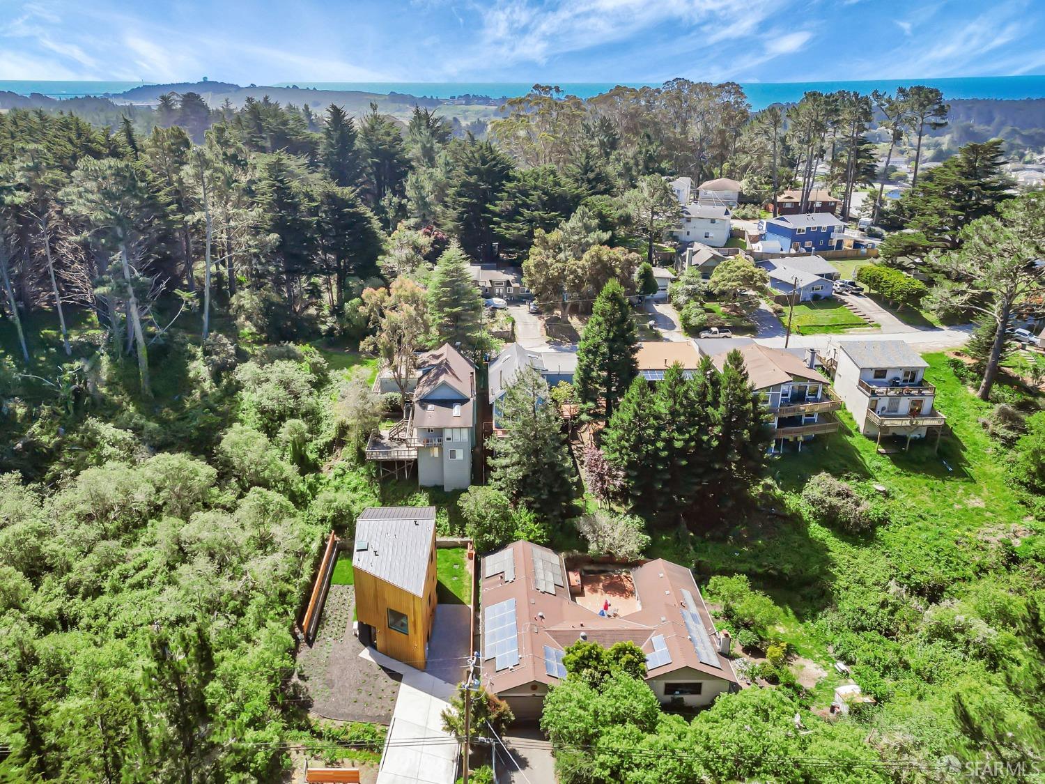 Detail Gallery Image 1 of 35 For 1841 Sunshine Valley Rd, Moss Beach,  CA 94038 - 4 Beds | 4 Baths