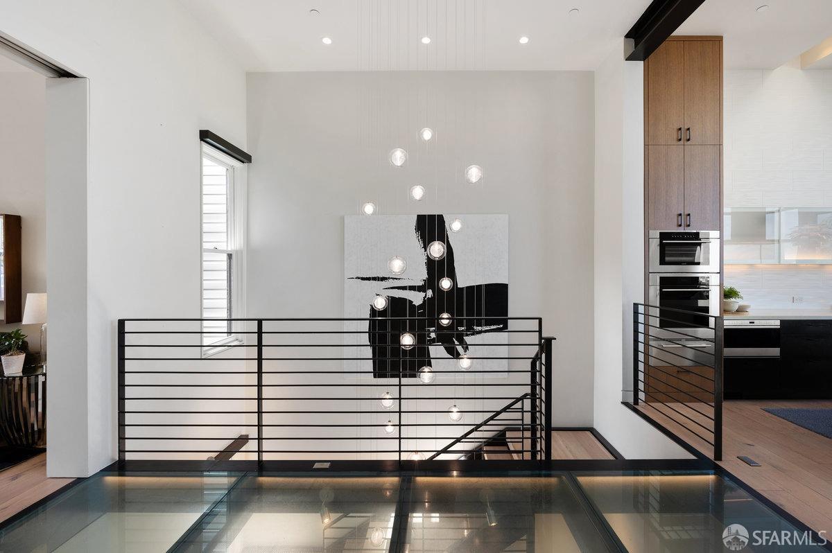 Detail Gallery Image 8 of 22 For 4258 26th St, San Francisco,  CA 94131 - 5 Beds | 4/1 Baths