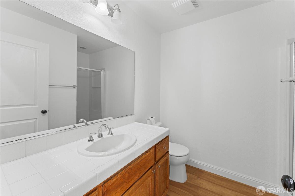 Detail Gallery Image 6 of 16 For 1565 Nevin Plz, Richmond,  CA 94801 - 3 Beds | 3 Baths