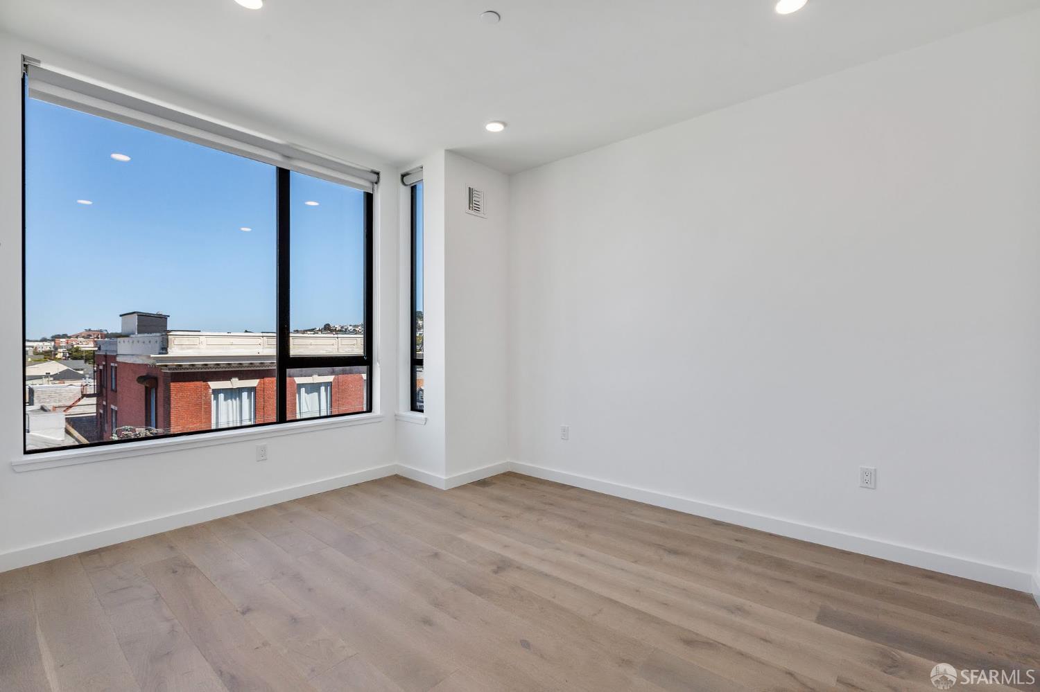 Detail Gallery Image 17 of 21 For 2 Russia Ave #202,  San Francisco,  CA 94112 - 3 Beds | 3 Baths