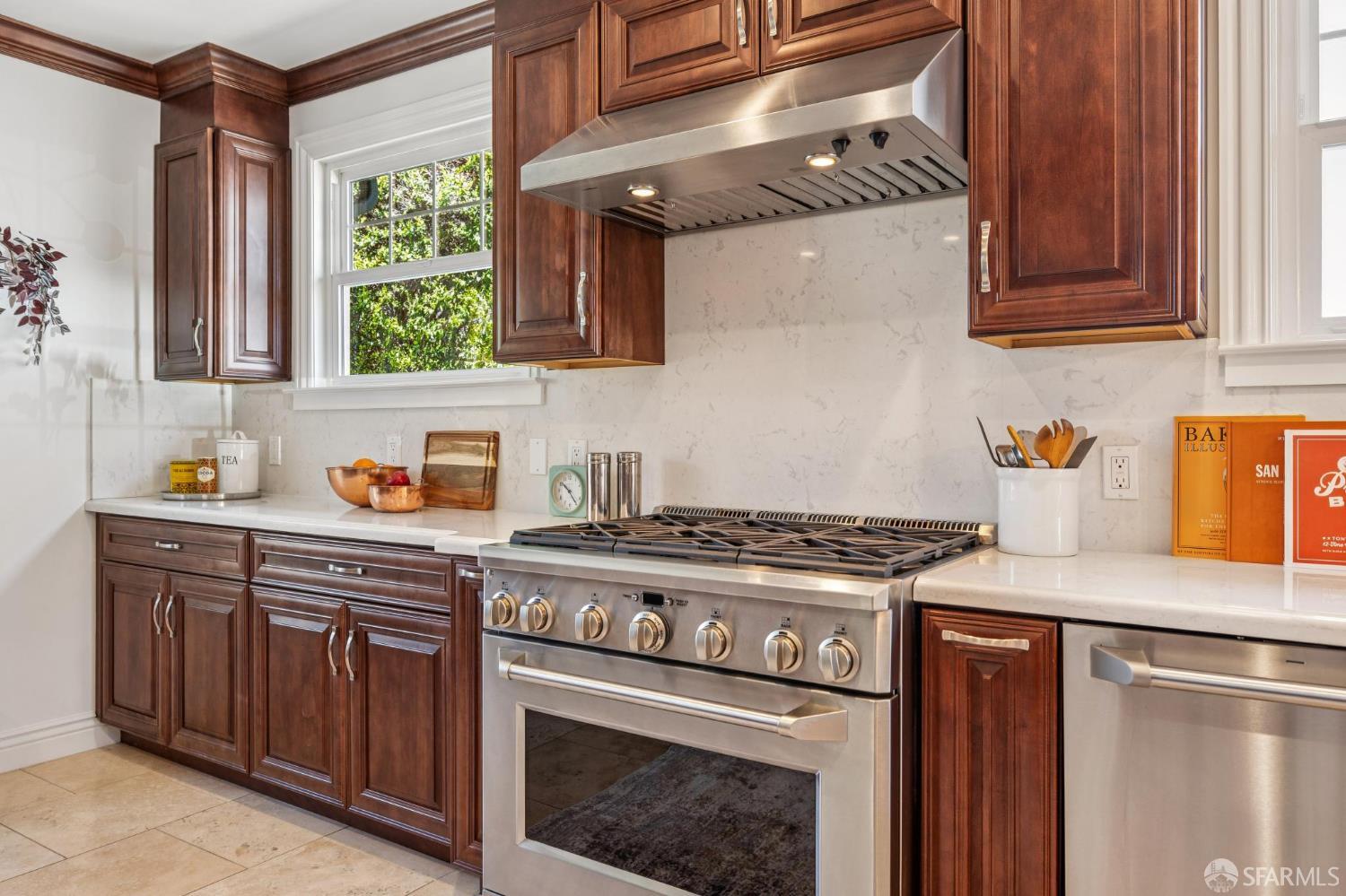 Detail Gallery Image 19 of 87 For 29 16th Ave, San Mateo,  CA 94402 - 4 Beds | 3 Baths
