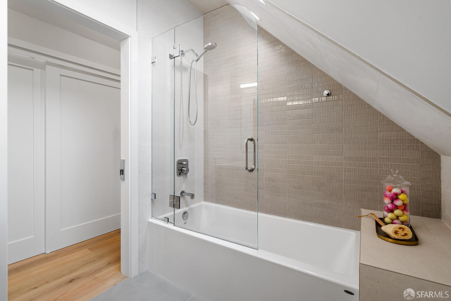 Detail Gallery Image 31 of 61 For 2580 Mcallister St, San Francisco,  CA 94118 - 5 Beds | 5/1 Baths