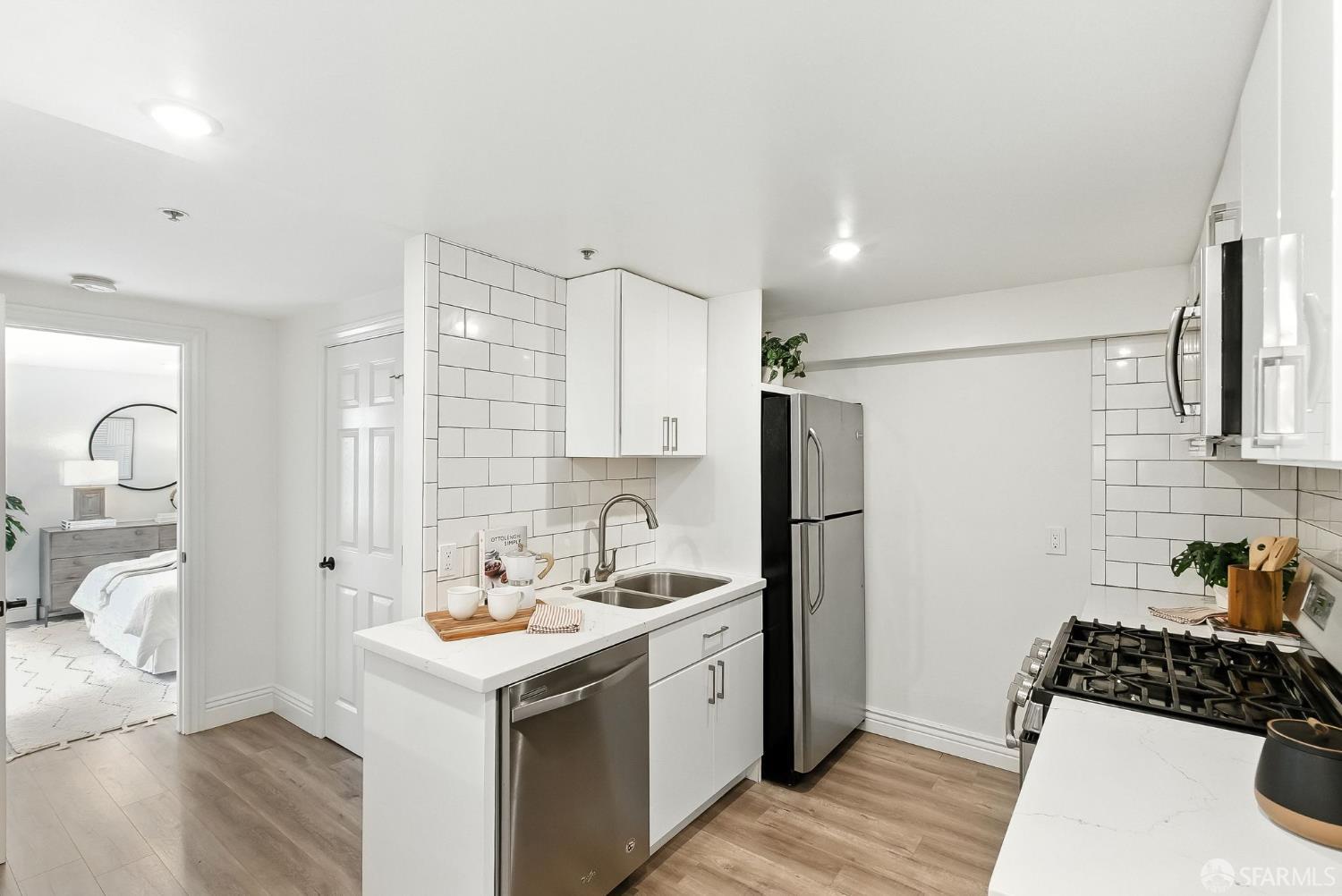 Detail Gallery Image 34 of 40 For 617 Broderick St #B,  San Francisco,  CA 94117 - 4 Beds | 4 Baths
