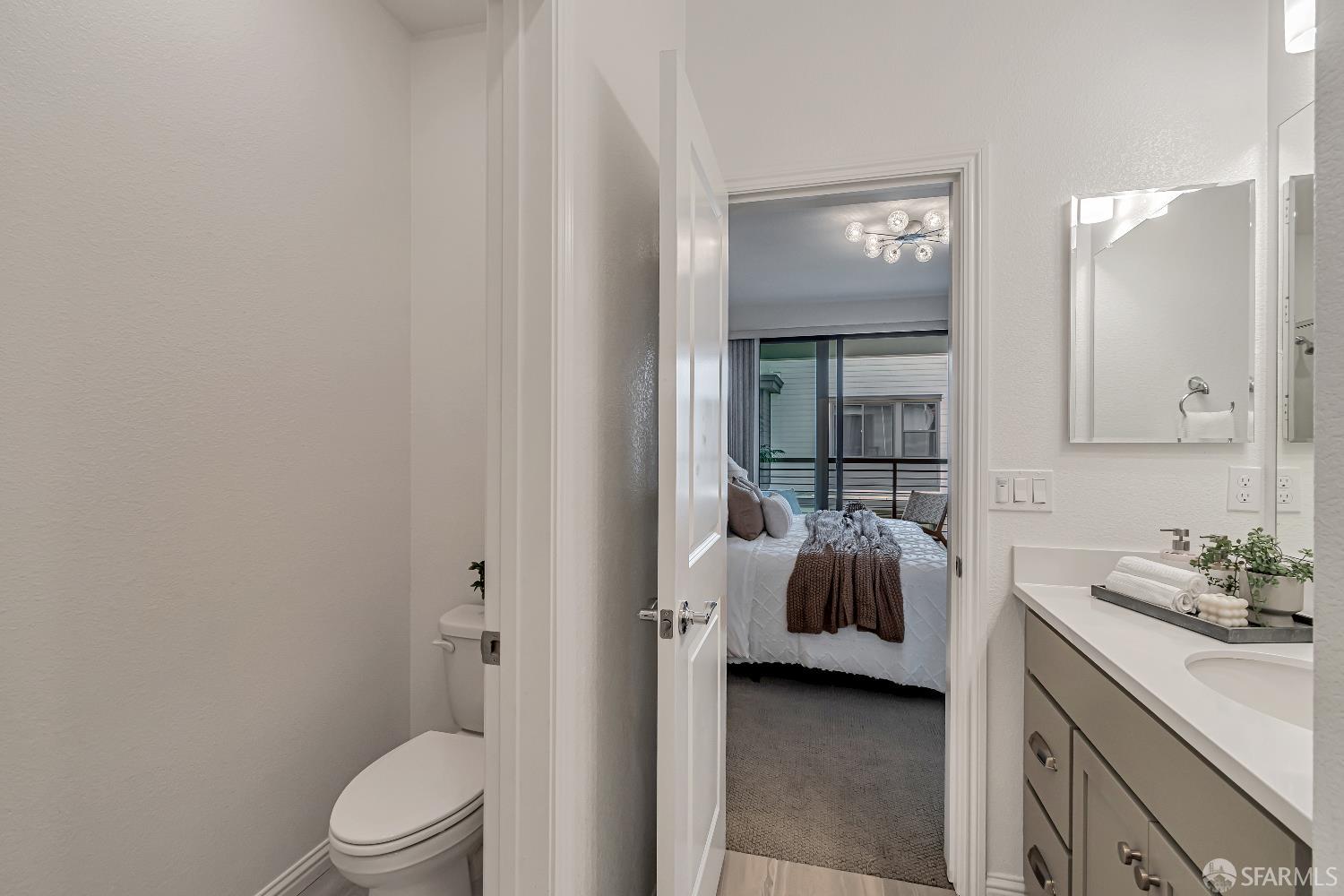 Detail Gallery Image 19 of 33 For 192 Waters Park Cir #2,  San Mateo,  CA 94403 - 2 Beds | 2/1 Baths