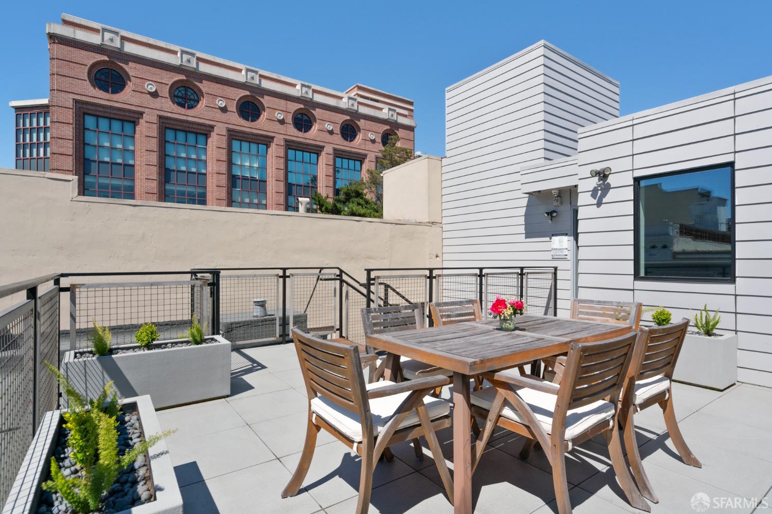 Detail Gallery Image 22 of 37 For 824 Hyde St, San Francisco,  CA 94109 - – Beds | – Baths