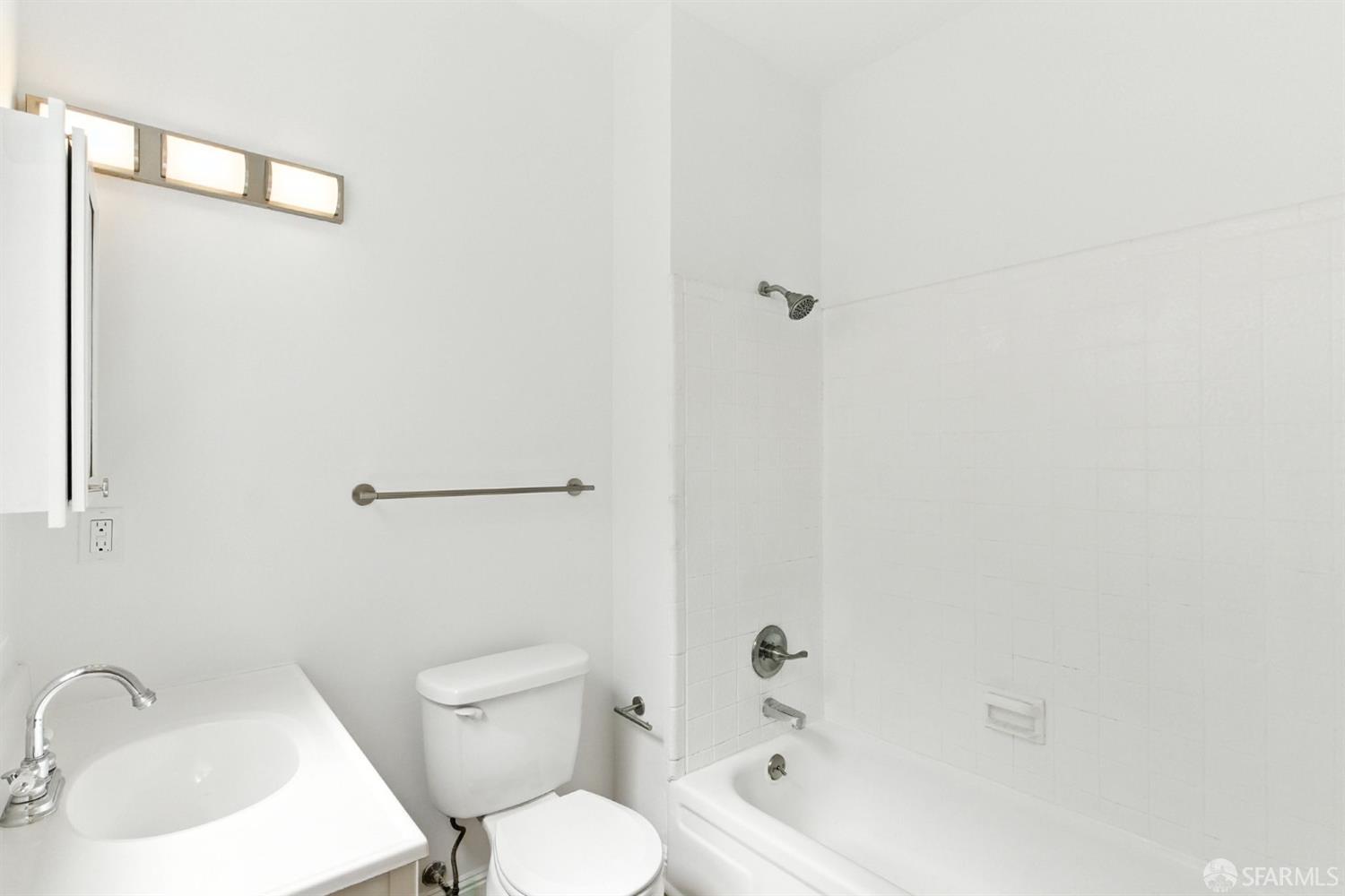 Photo #22: 425058443 Listing: Photo #22