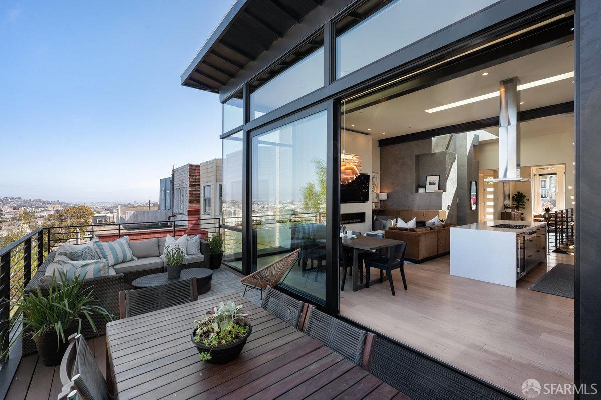 Detail Gallery Image 4 of 22 For 4258 26th St, San Francisco,  CA 94131 - 5 Beds | 4/1 Baths