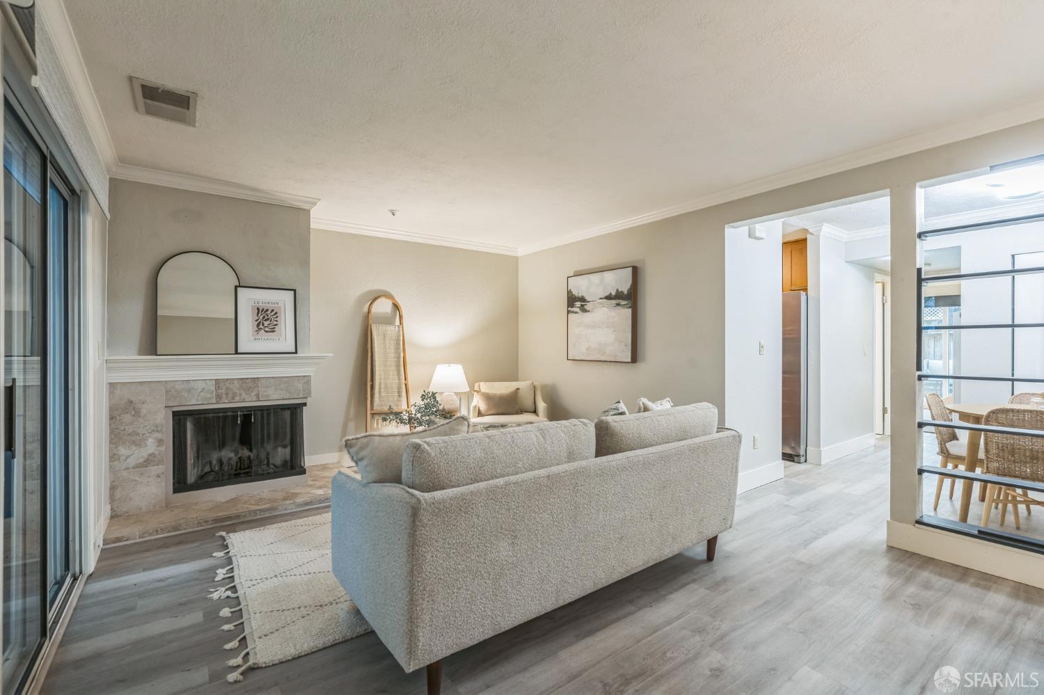 Detail Gallery Image 1 of 15 For 3193 Wayside Plz #23,  Walnut Creek,  CA 94597 - 1 Beds | 1 Baths