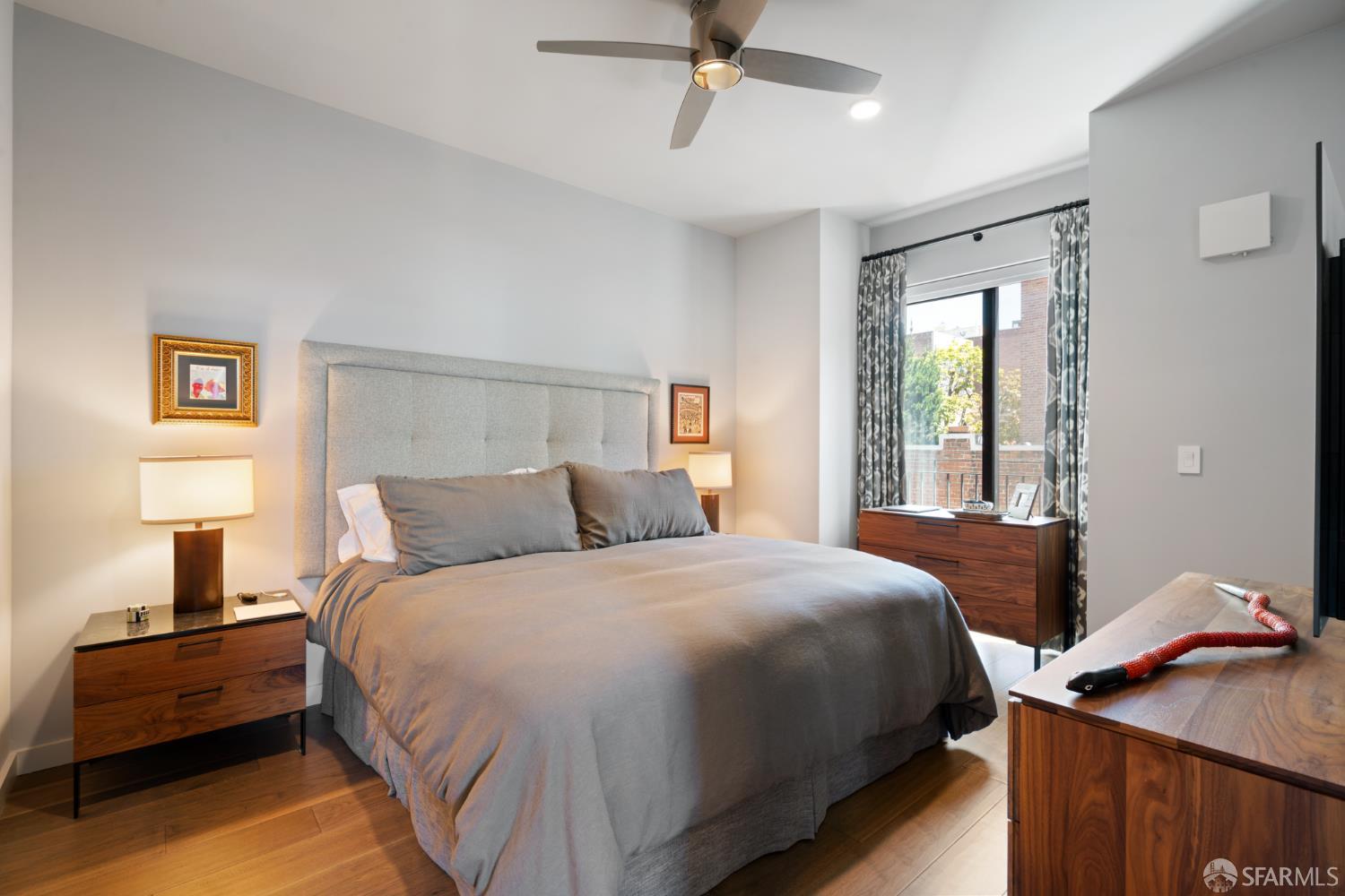 Detail Gallery Image 6 of 37 For 824 Hyde St, San Francisco,  CA 94109 - – Beds | – Baths