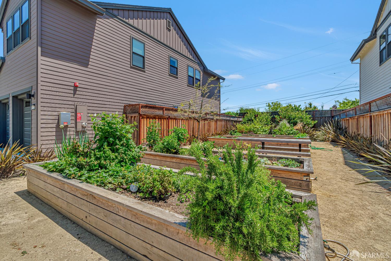 Detail Gallery Image 30 of 33 For 192 Waters Park Cir #2,  San Mateo,  CA 94403 - 2 Beds | 2/1 Baths