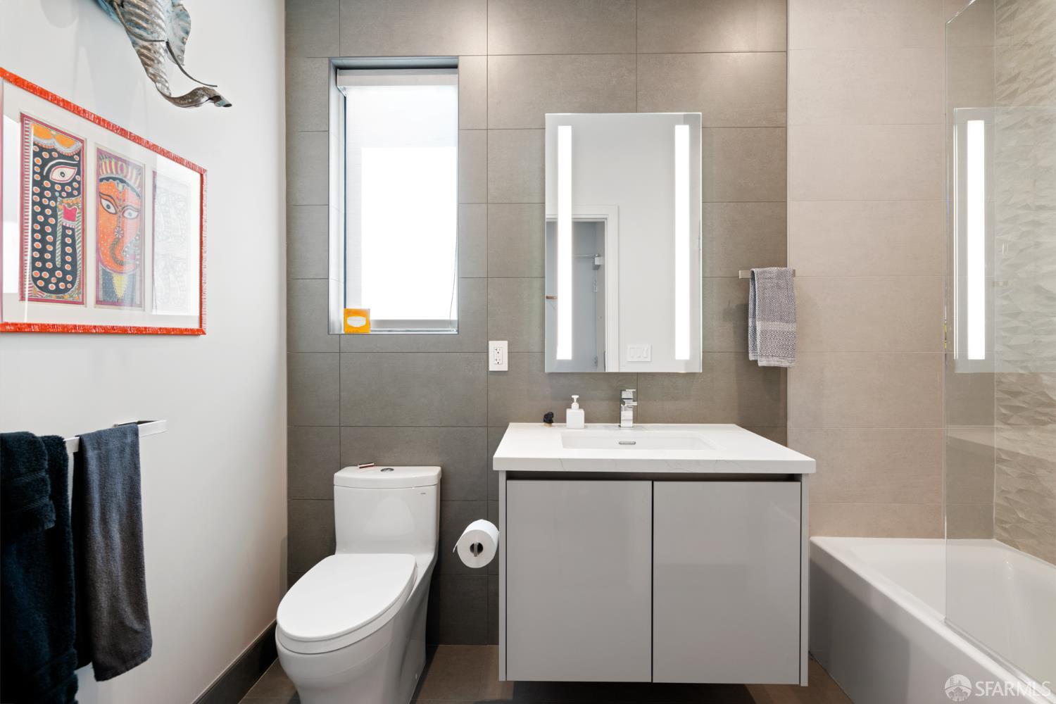 Detail Gallery Image 11 of 37 For 824 Hyde St, San Francisco,  CA 94109 - – Beds | – Baths
