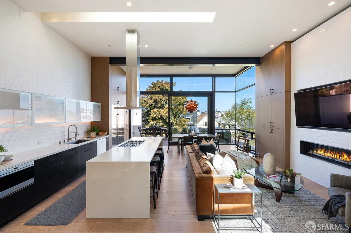 Detail Gallery Image 5 of 22 For 4258 26th St, San Francisco,  CA 94131 - 5 Beds | 4/1 Baths