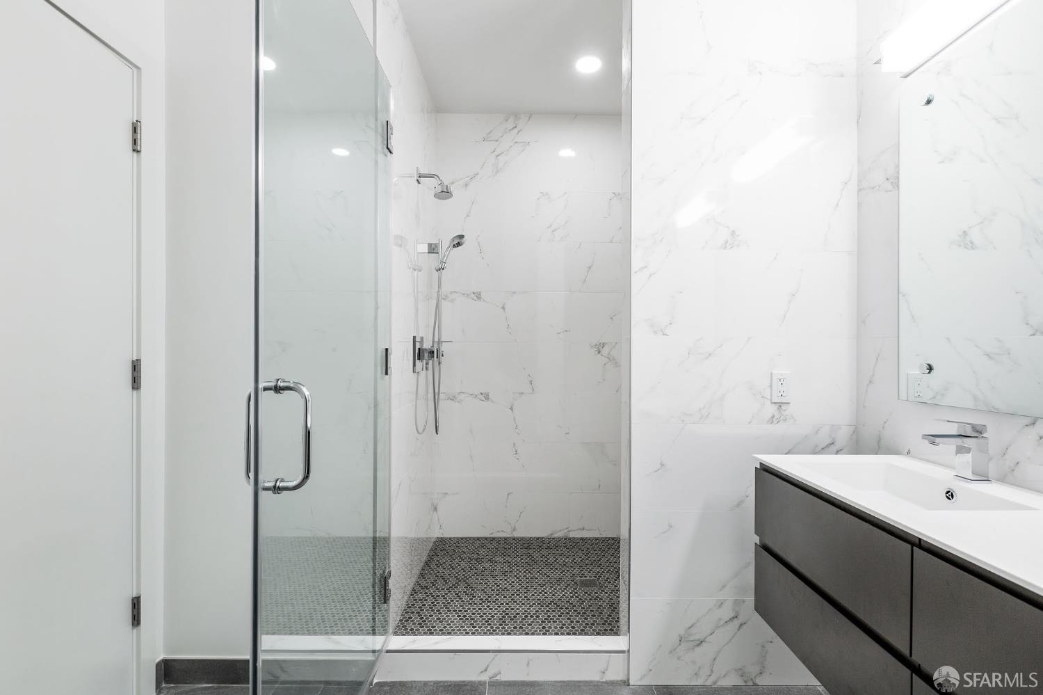 Detail Gallery Image 14 of 21 For 2 Russia Ave #202,  San Francisco,  CA 94112 - 3 Beds | 3 Baths