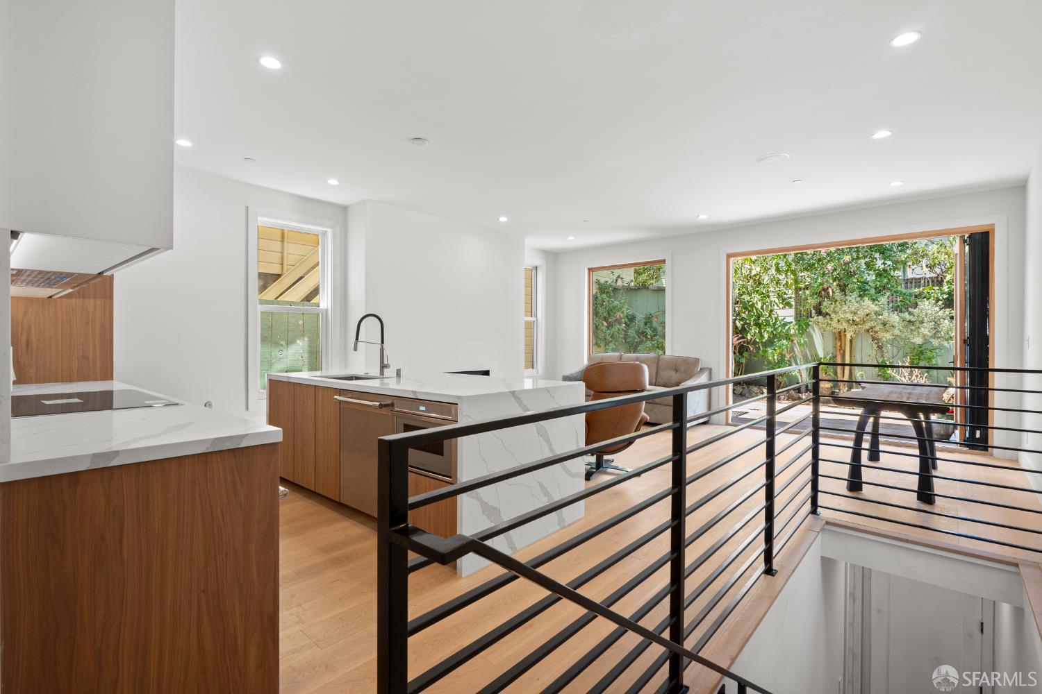 Browse active condo listings in EUREKA VALLEY