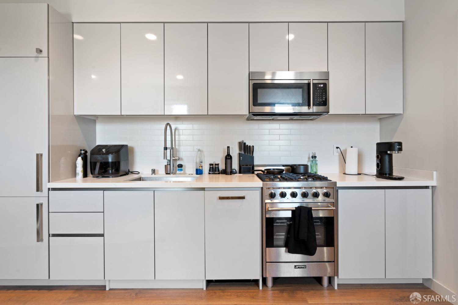 Detail Gallery Image 15 of 37 For 824 Hyde St, San Francisco,  CA 94109 - – Beds | – Baths