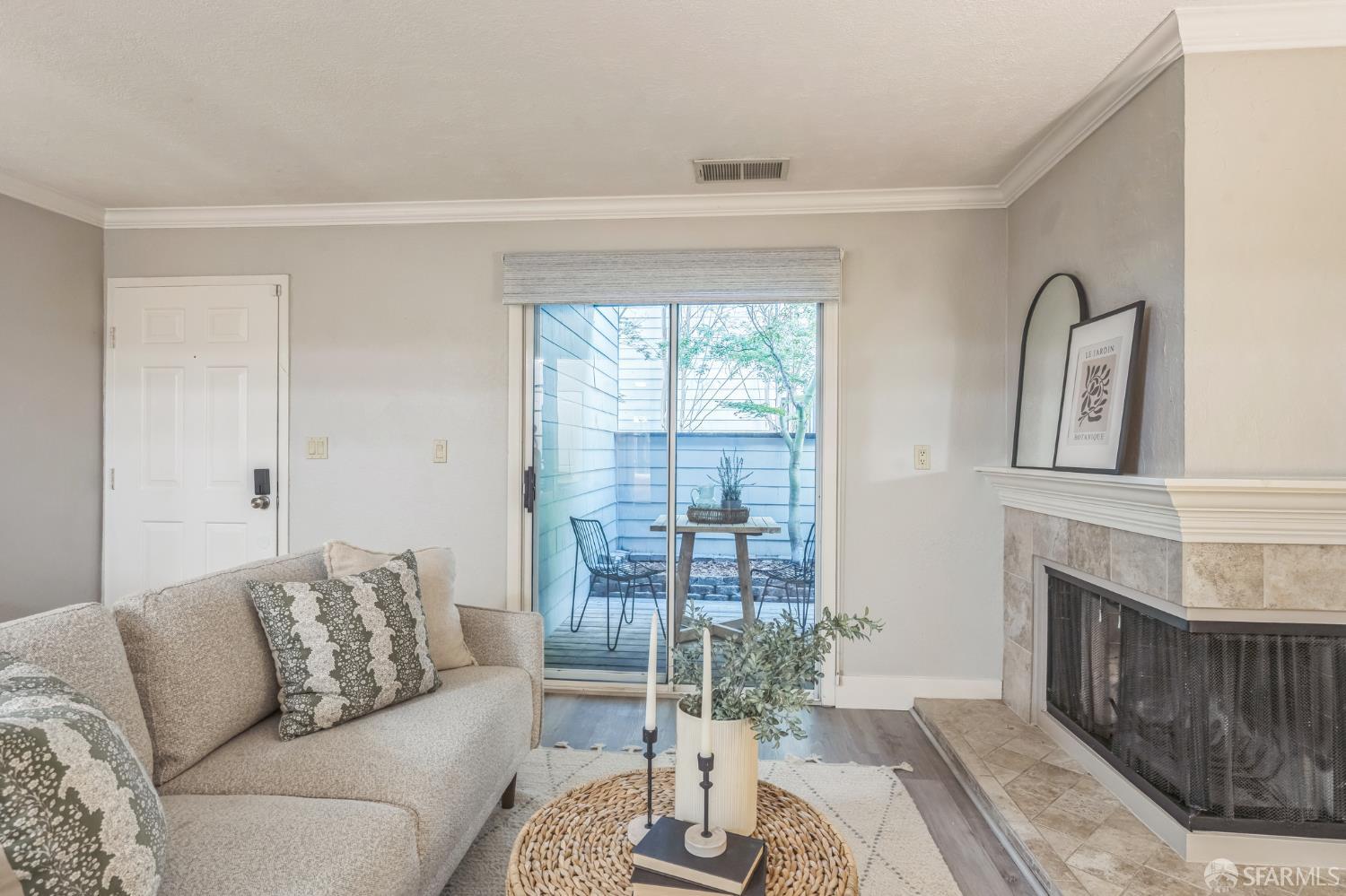 Detail Gallery Image 4 of 15 For 3193 Wayside Plz #23,  Walnut Creek,  CA 94597 - 1 Beds | 1 Baths