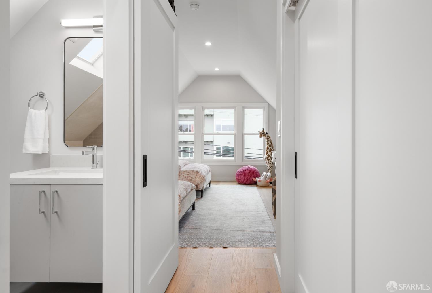 Detail Gallery Image 27 of 61 For 2580 Mcallister St, San Francisco,  CA 94118 - 5 Beds | 5/1 Baths