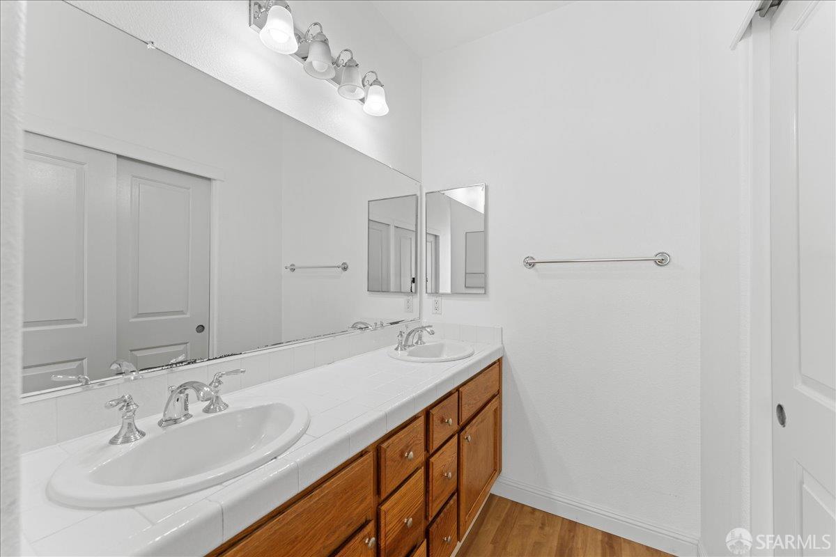 Detail Gallery Image 9 of 16 For 1565 Nevin Plz, Richmond,  CA 94801 - 3 Beds | 3 Baths