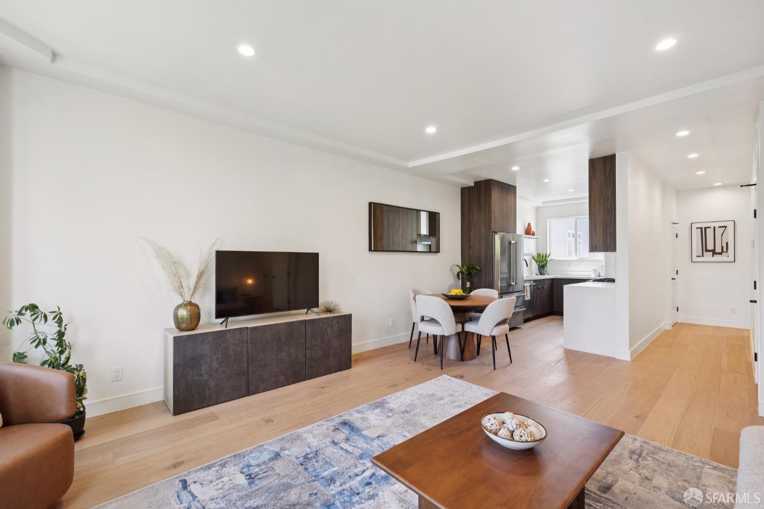 Detail Gallery Image 3 of 21 For 1234 Francisco St #1,  San Francisco,  CA 94123 - 2 Beds | 2 Baths