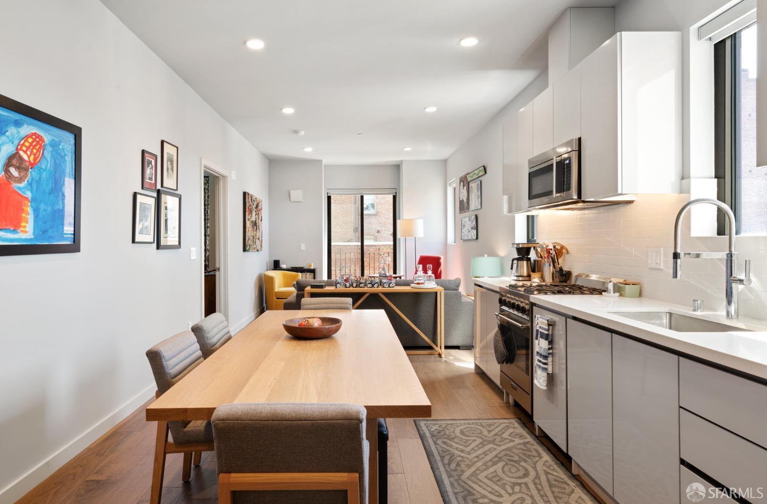Detail Gallery Image 2 of 37 For 824 Hyde St, San Francisco,  CA 94109 - – Beds | – Baths