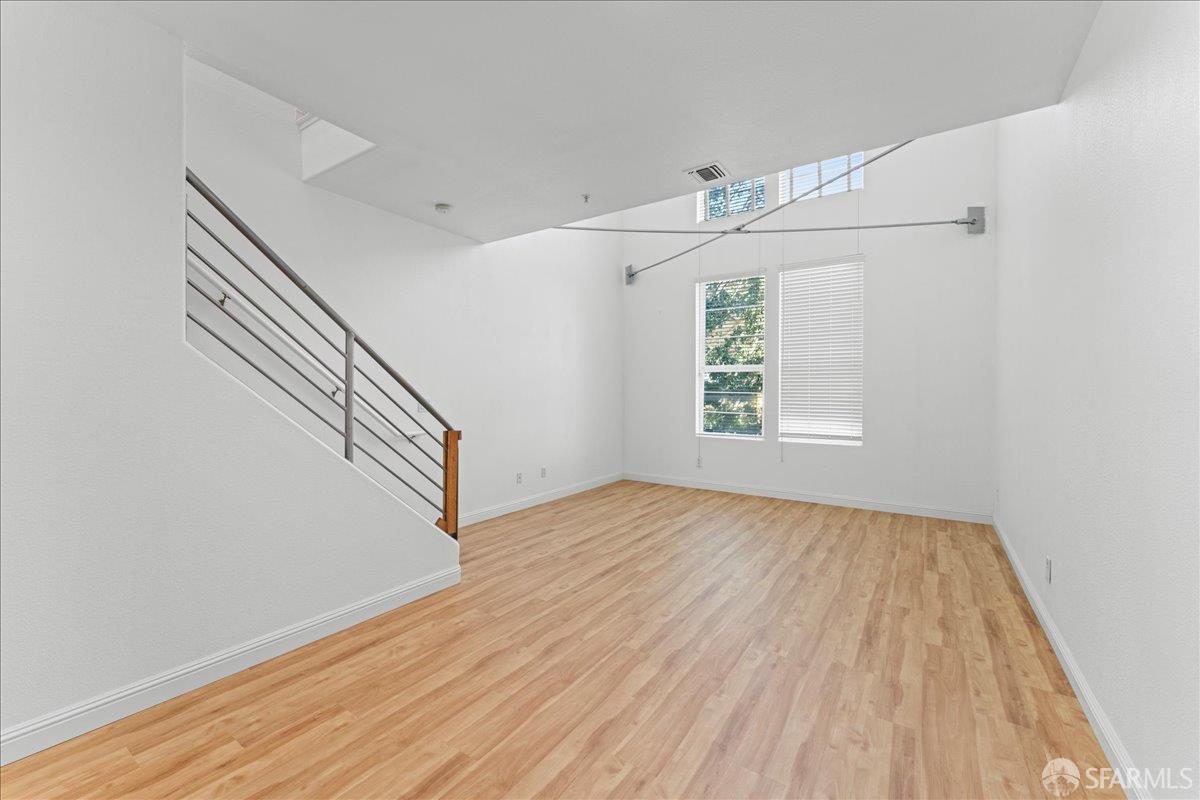 Detail Gallery Image 1 of 16 For 1565 Nevin Plz, Richmond,  CA 94801 - 3 Beds | 3 Baths