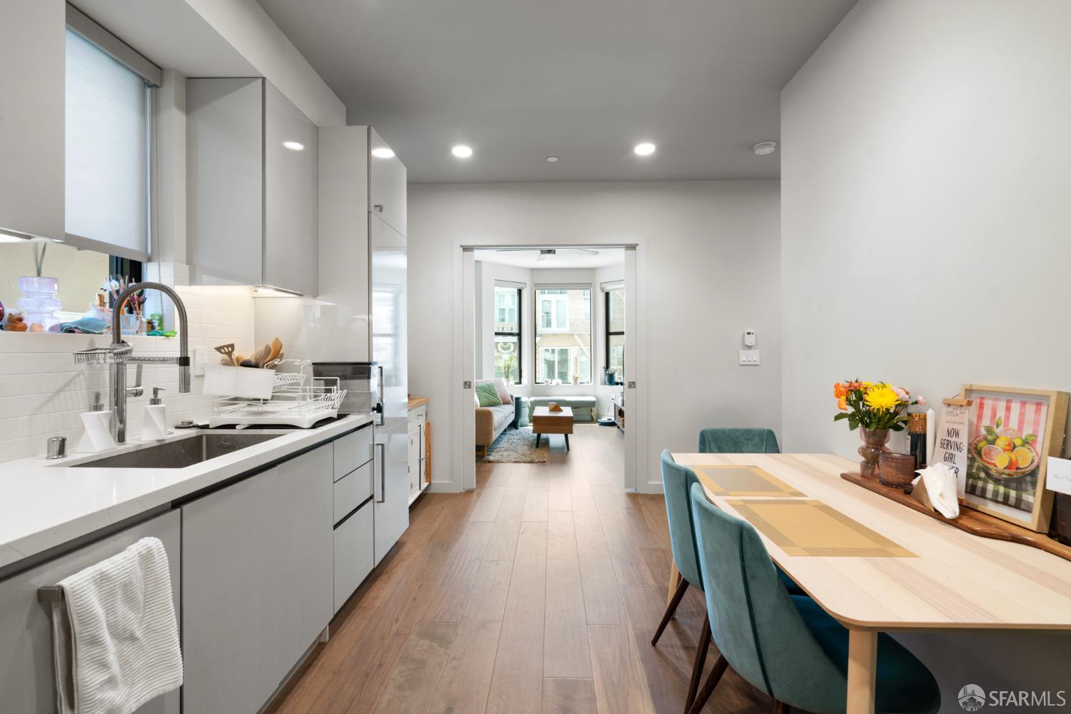 Detail Gallery Image 16 of 37 For 824 Hyde St, San Francisco,  CA 94109 - – Beds | – Baths