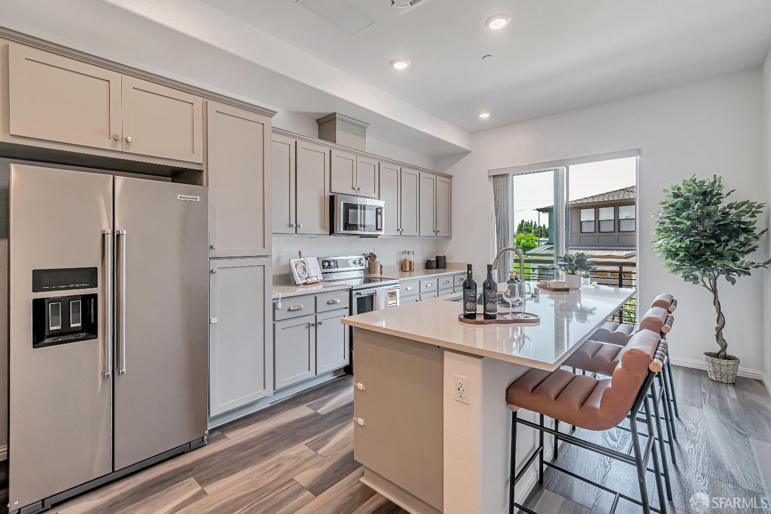 Detail Gallery Image 9 of 33 For 192 Waters Park Cir #2,  San Mateo,  CA 94403 - 2 Beds | 2/1 Baths