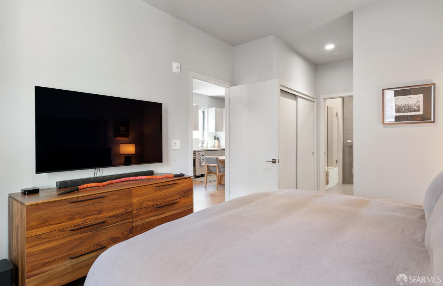Detail Gallery Image 7 of 37 For 824 Hyde St, San Francisco,  CA 94109 - – Beds | – Baths