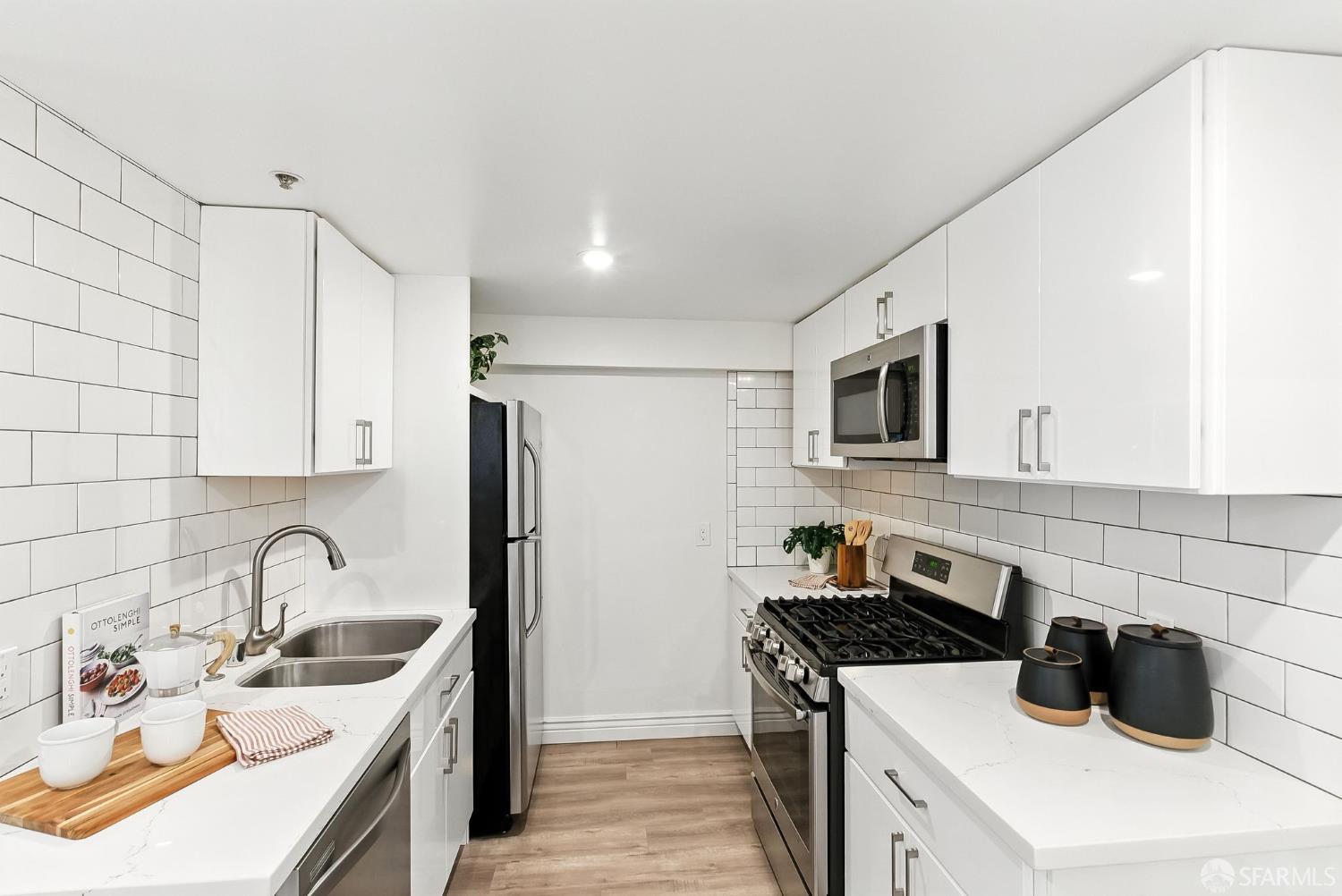 Detail Gallery Image 35 of 40 For 617 Broderick St #B,  San Francisco,  CA 94117 - 4 Beds | 4 Baths